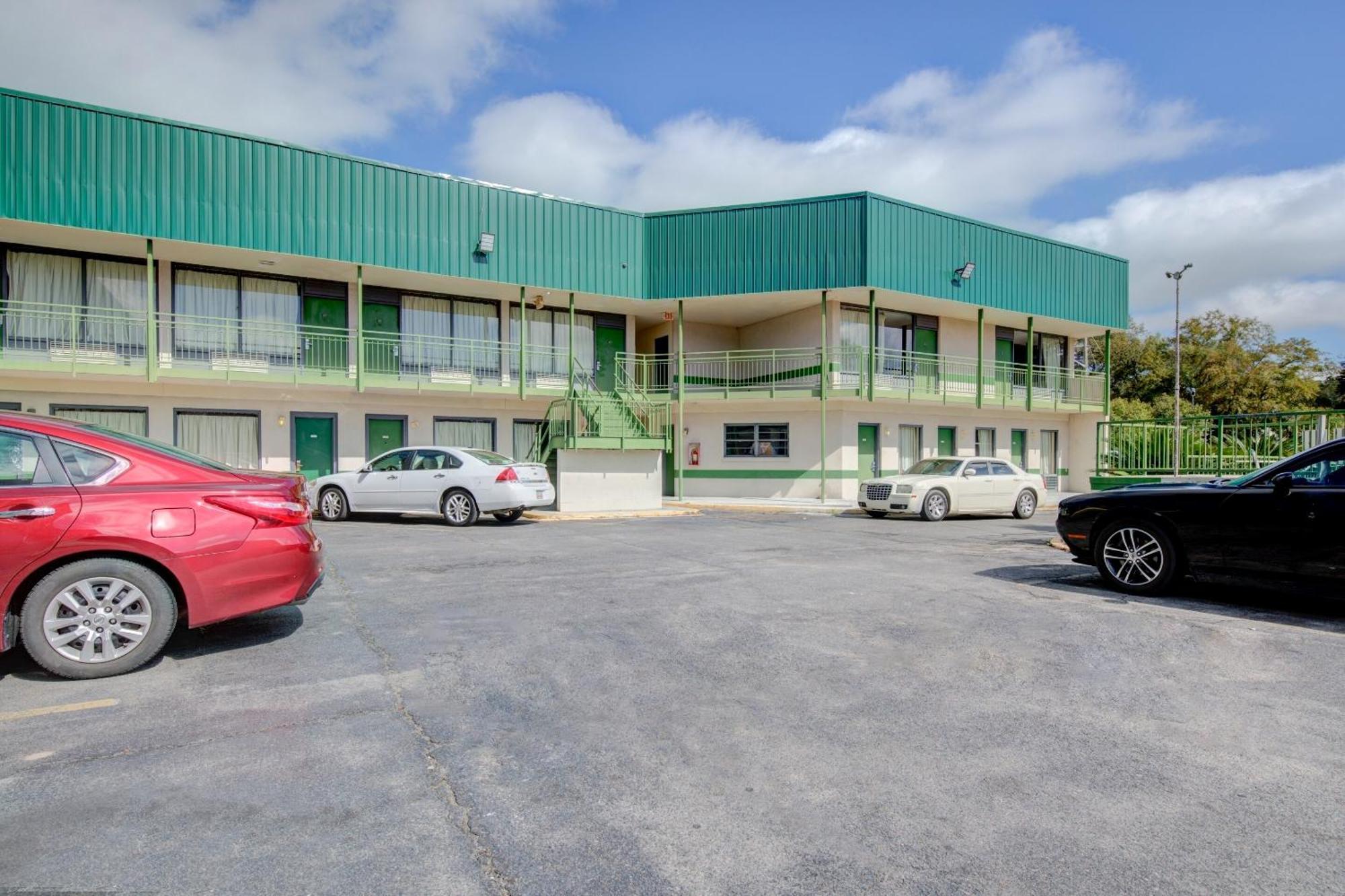 Oyo Hotel Douglas Ga Us-441 Eksteriør bilde